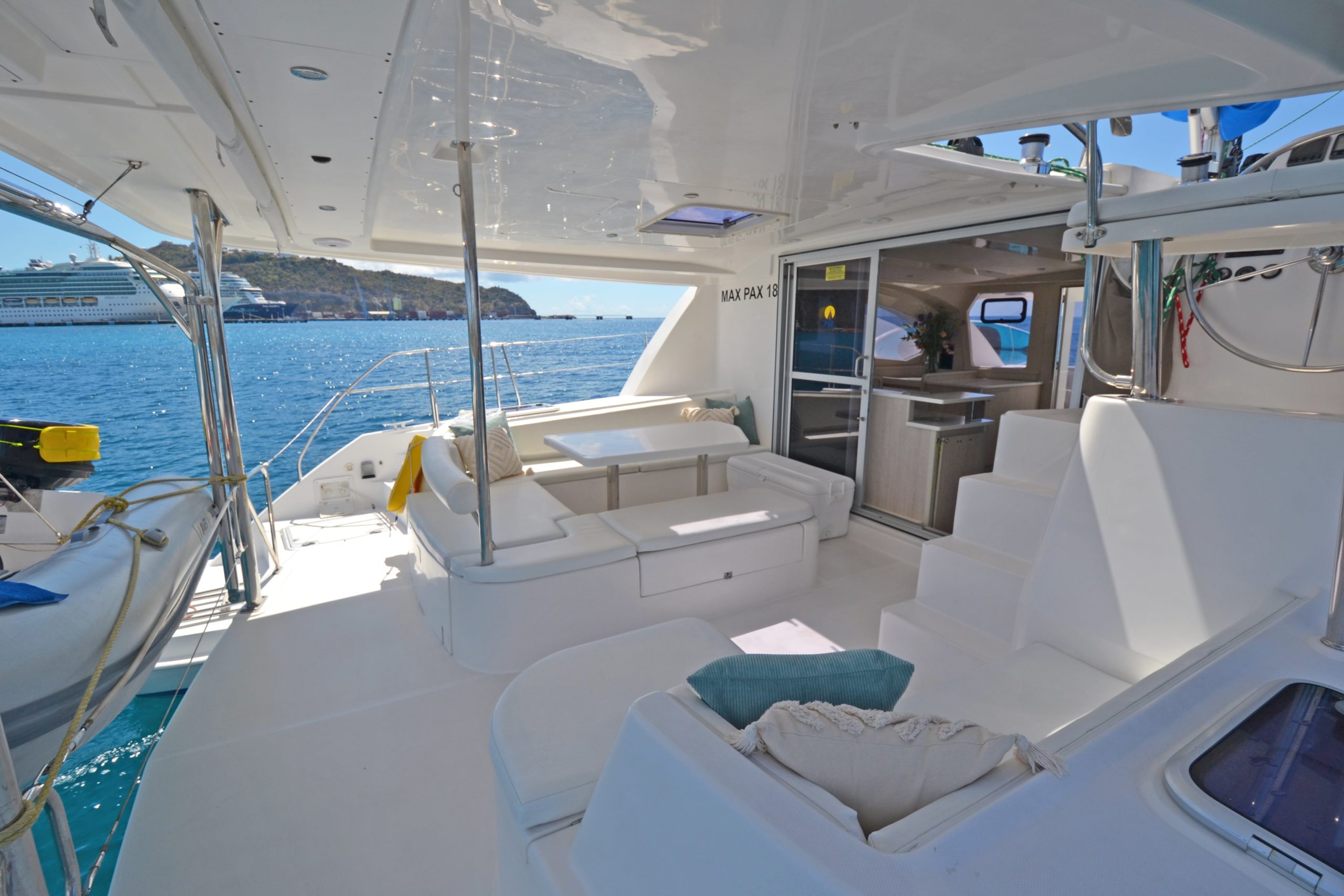 Private Charter Boat Adventures: Luxury, Freedom, and Flexibility on the Water